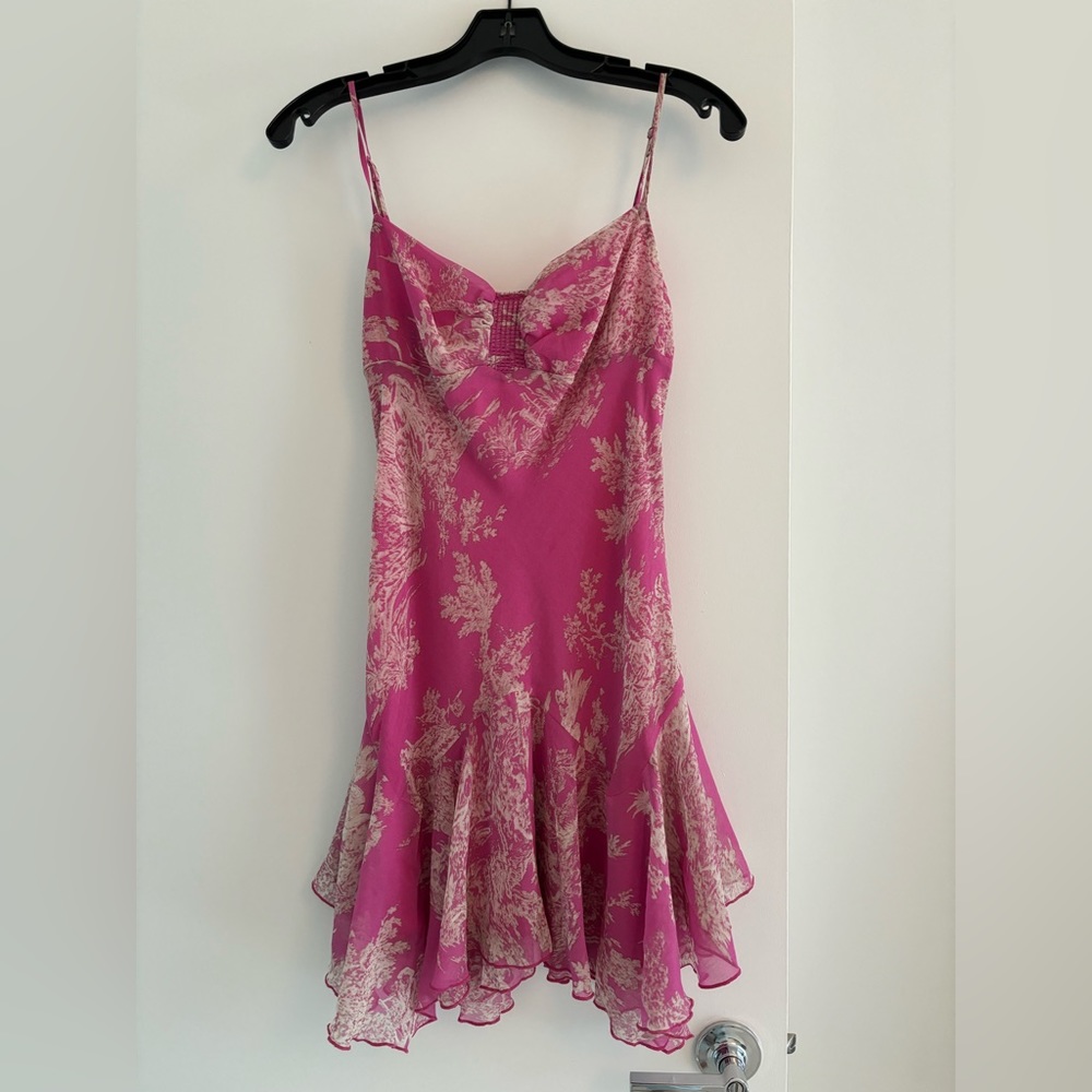 Cute pink dress from urban outfitters 💖